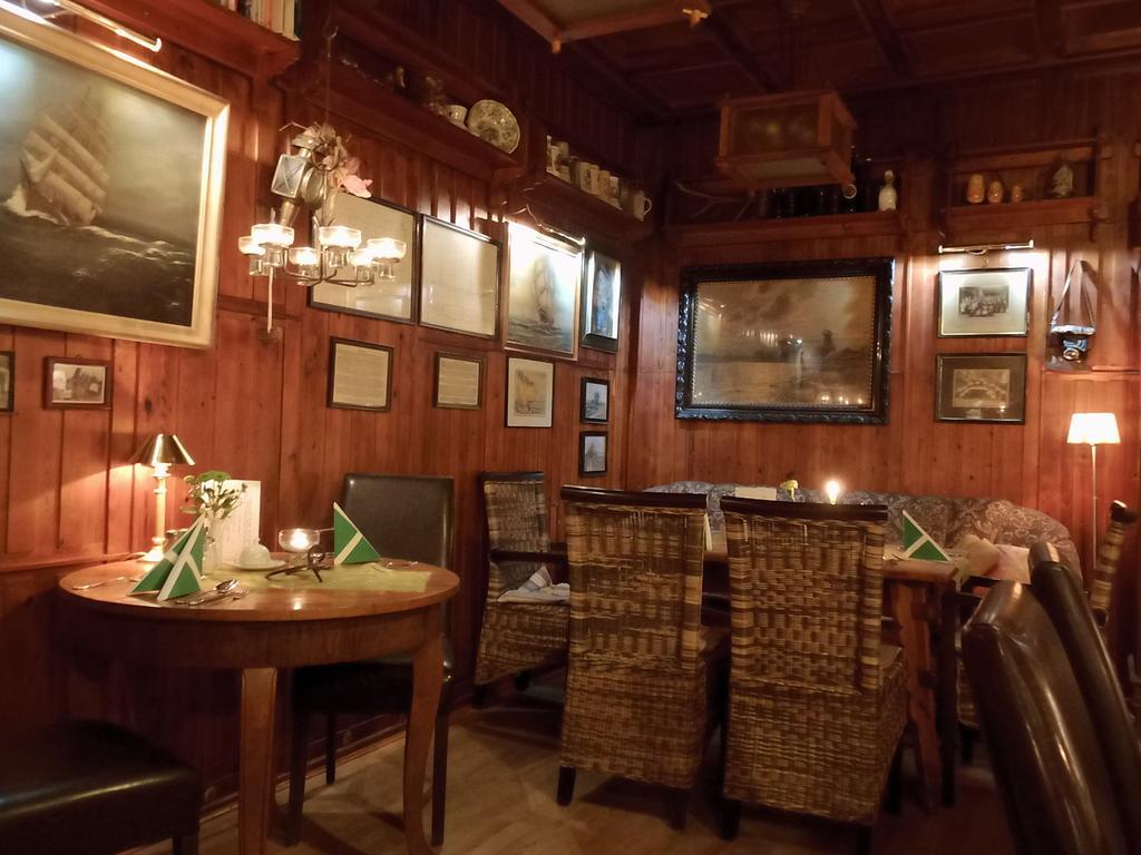 Pension & Restaurant "Alte Schule" Kluis Eksteriør bilde