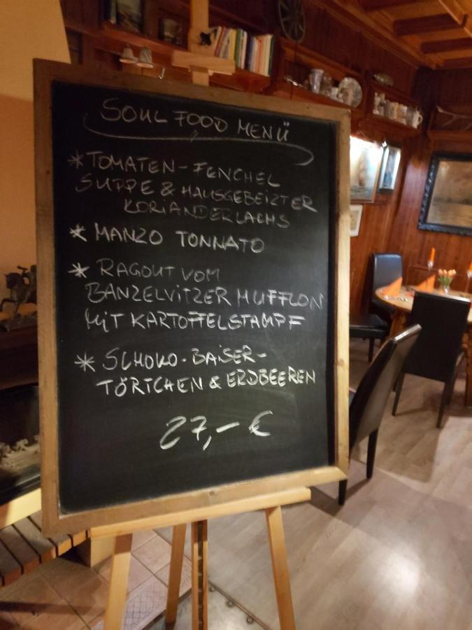 Pension & Restaurant "Alte Schule" Kluis Eksteriør bilde
