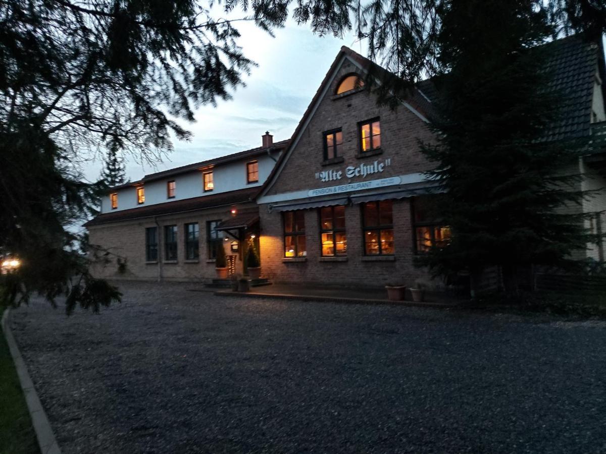 Pension & Restaurant "Alte Schule" Kluis Eksteriør bilde