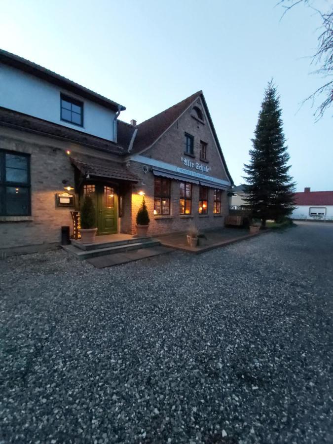 Pension & Restaurant "Alte Schule" Kluis Eksteriør bilde