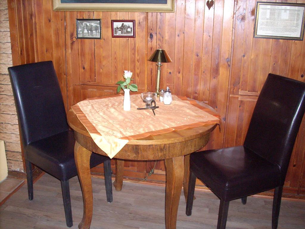Pension & Restaurant "Alte Schule" Kluis Eksteriør bilde