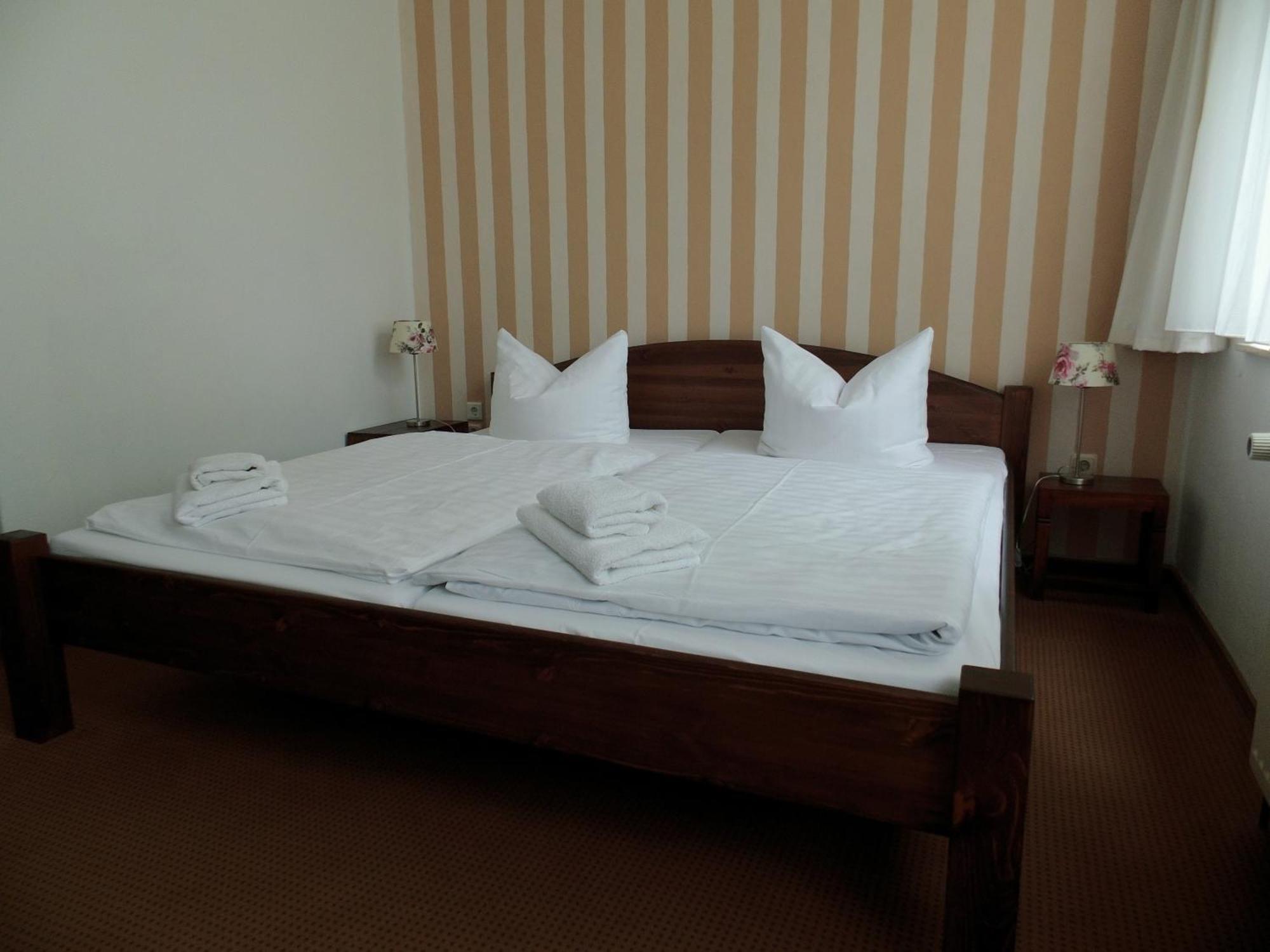 Pension & Restaurant "Alte Schule" Kluis Rom bilde