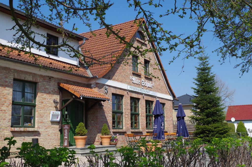 Pension & Restaurant "Alte Schule" Hotell Kluis Eksteriør bilde