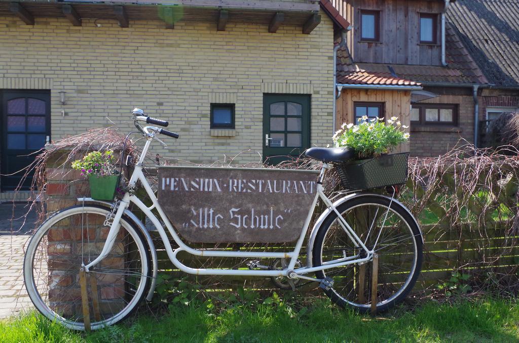 Pension & Restaurant "Alte Schule" Kluis Eksteriør bilde