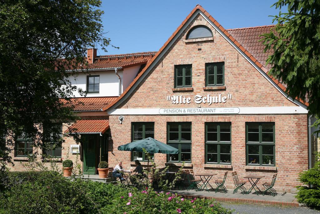 Pension & Restaurant "Alte Schule" Hotell Kluis Eksteriør bilde