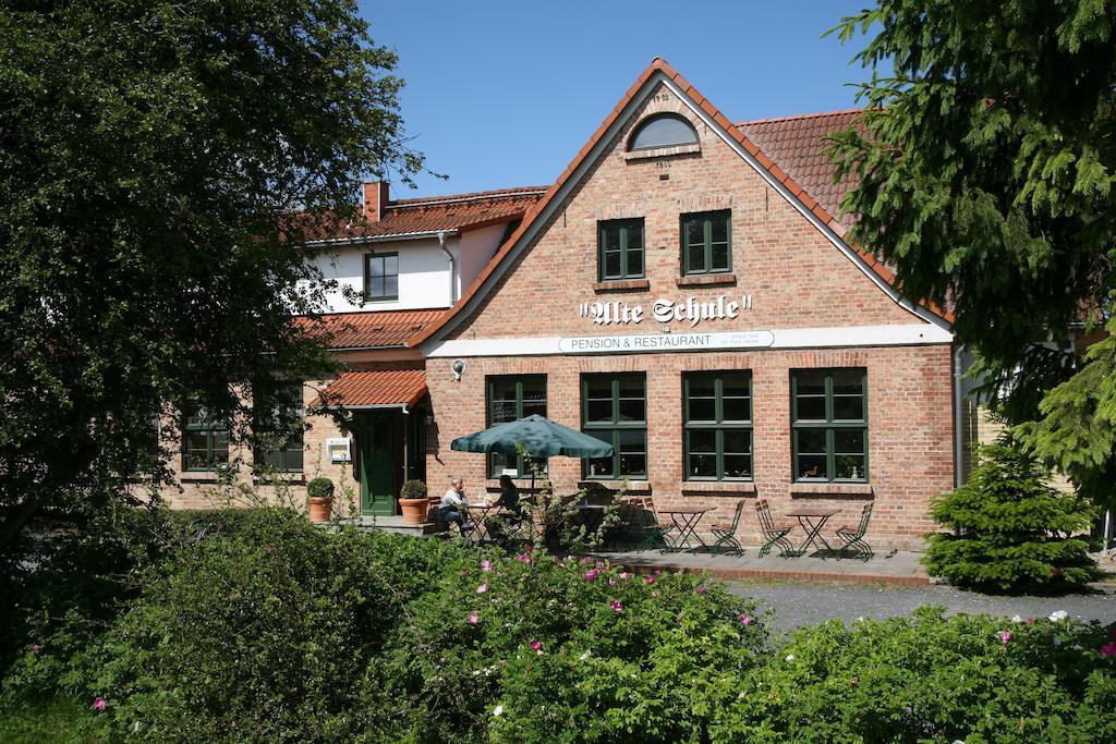 Pension & Restaurant "Alte Schule" Hotell Kluis Eksteriør bilde