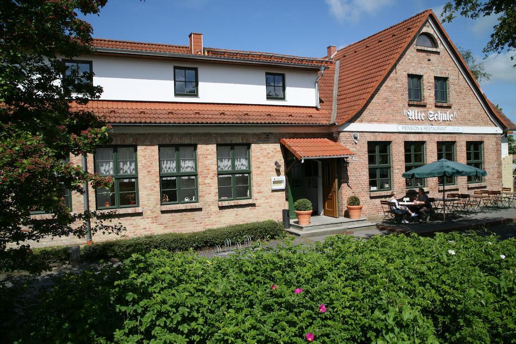 Pension & Restaurant "Alte Schule" Hotell Kluis Eksteriør bilde